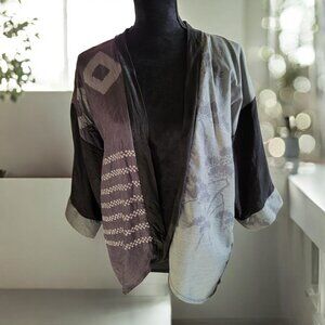 Kimono Designs Gray & Black Short Kimono Style Top Misses Large